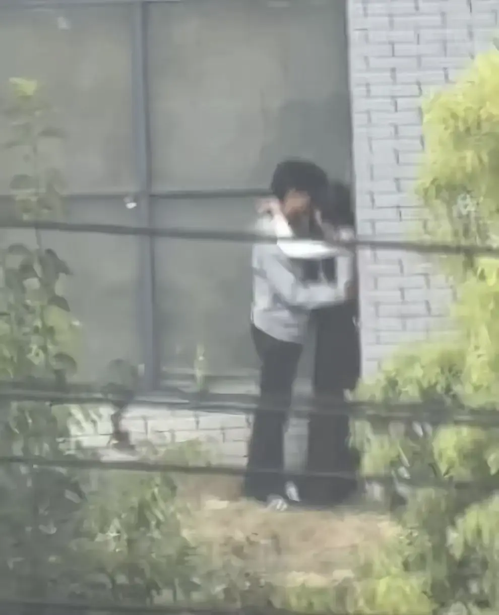 《蚌埠职教园情侣野外视频》事件后续-原生态高清视频画面免费看完整版-蚌埠职教园情侣野外视频事件引热议