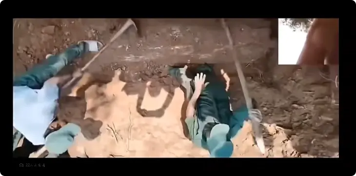 《缅北僵尸出土事件视频》未公映母带外泄-缅北僵尸出土事件全程纪实原版高清完整版-原始录像一小时完整版夸克网盘直达-挖掘现场的惊悚瞬间在线观看