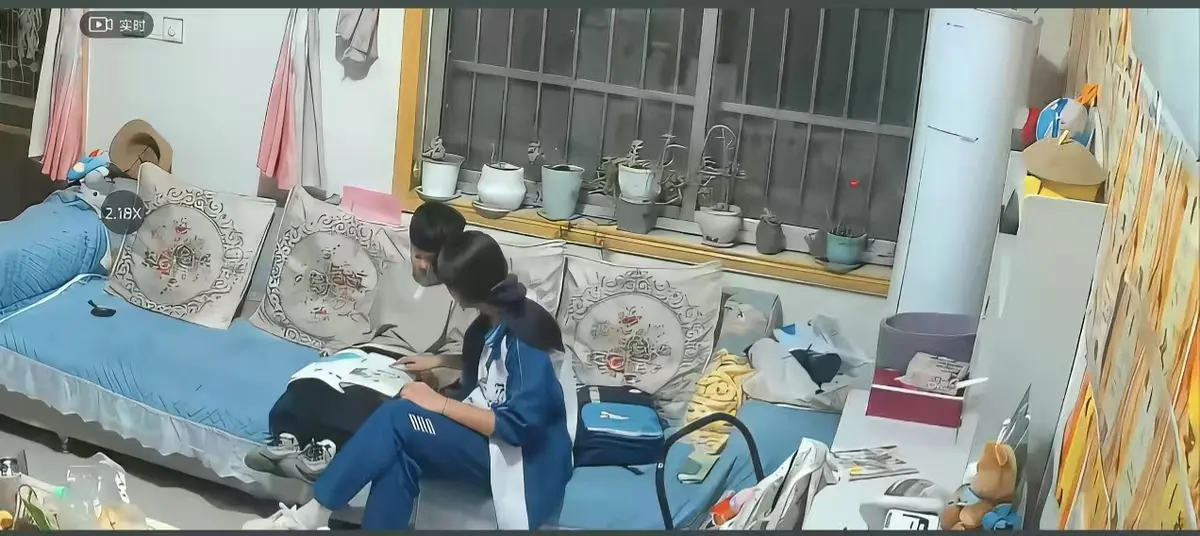 《来自姐姐的爱》无删减完整版在线播放-姐姐管教弟弟暖心日常-高清正片免费下载看全集-来自姐姐的爱